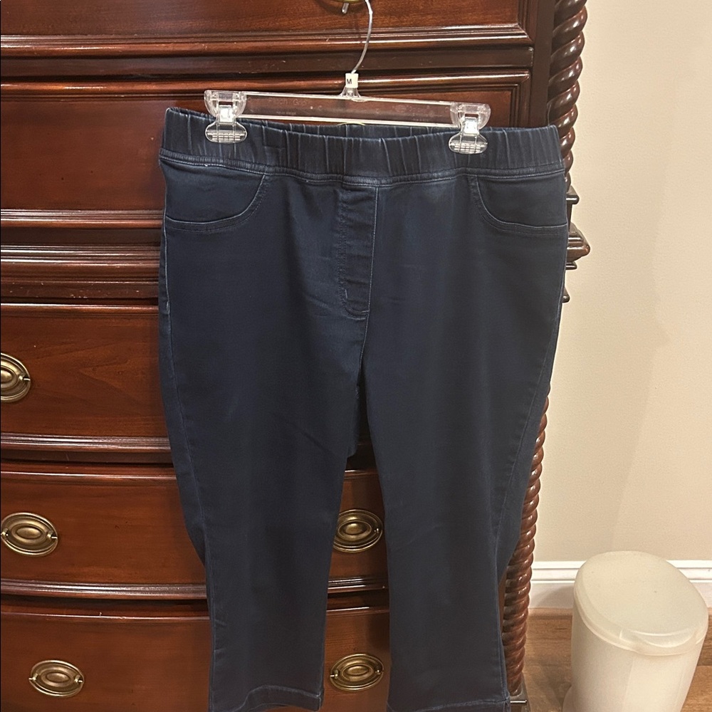 Dark Blue Elastic Waist Capri Pants